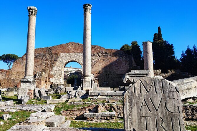 Colosseum, Roman Forum & Palatine Hill - Group Tour - How the guide makes it real (visuals help a lot)
