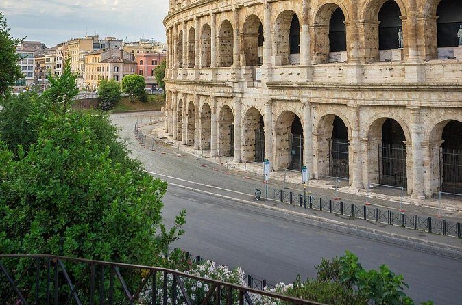 Hosted Access to the Colosseum - Meeting point and timing: how to avoid the most common headache