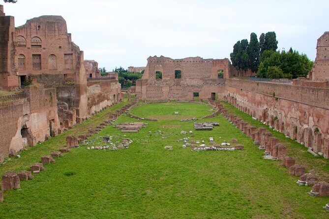 Rome: Colosseum Access with Official AI App & Arena Option - Stop 3: Palatine Hill views and the Farnese Gardens area