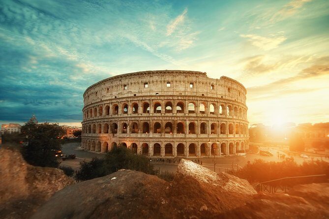 Rome: Colosseum, Palatine Hill and Roman Forum Group Tour - Entering the Colosseum with gladiator-level context