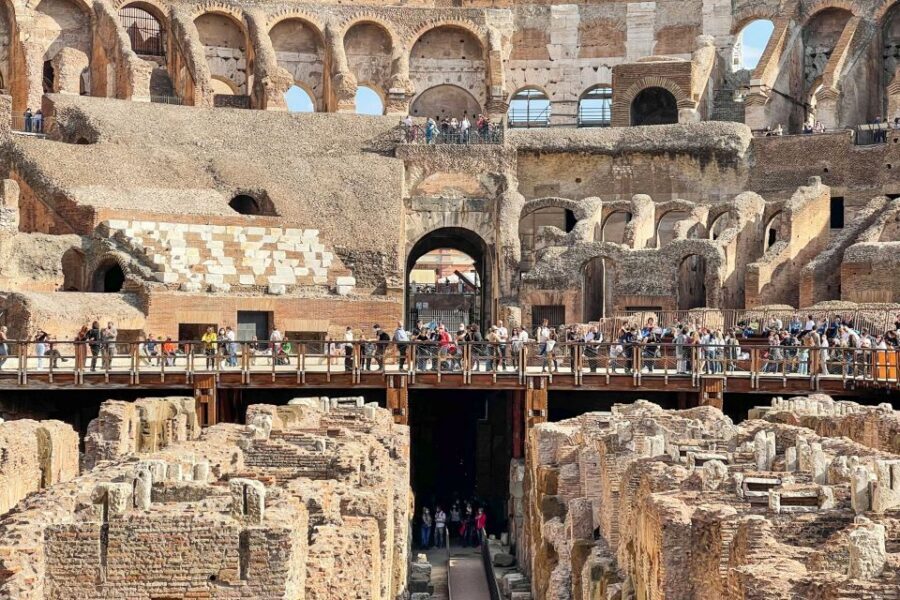 Rome: Colosseum, Palatine Hill and Roman Forum Guided Tour - First Contact: Meeting Points and How the Tour Starts