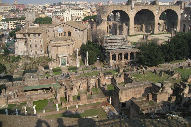 Rome: VIP Colosseum Underground Guided Tour - The Underground level: dungeons, corridors, and an ancient elevator